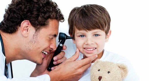 ¡Presta atención a la salud del oído en los niños!