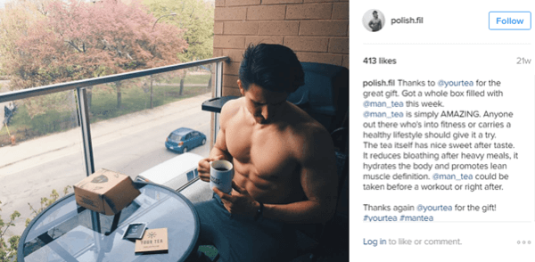 El micro-influencer Filip Tomaszewski posa con Man Tea y comparte los beneficios con sus seguidores de Instagram.