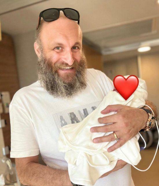 Çetin Altan se convirtió en padre