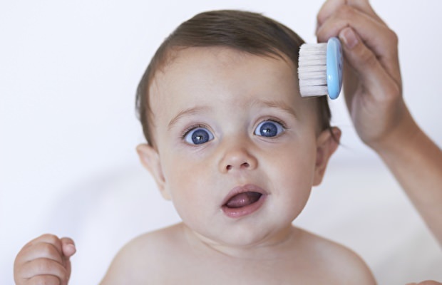 ¿Cómo debe ser el cuidado del cabello del bebé?