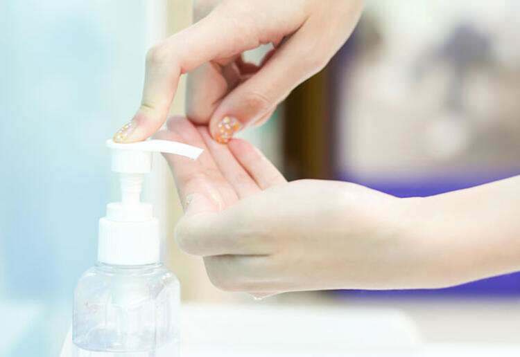 ¿Qué hace el desinfectante de manos?