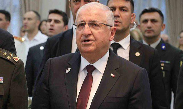  Ministro de Defensa Nacional Yaşar Güler