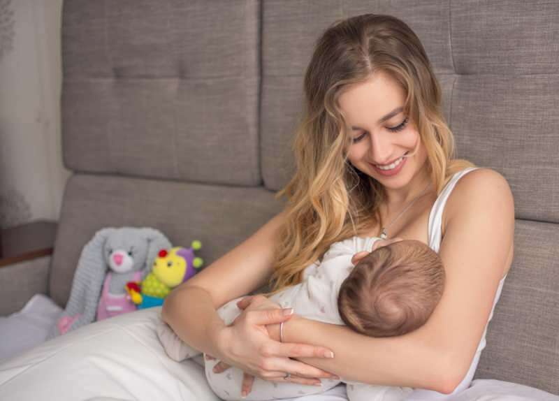 ¡Los métodos de lactancia adecuados! ¿Cómo amamantar al bebé?