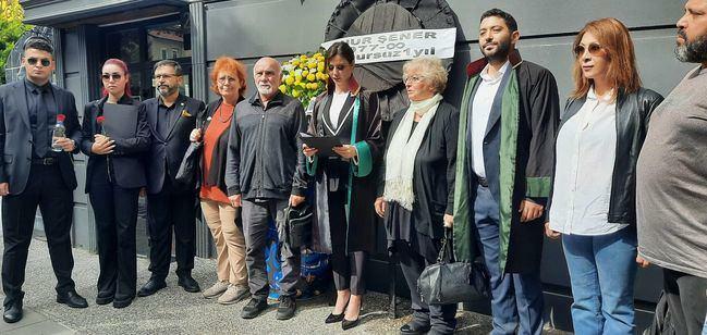 Escenas de la ceremonia de conmemoración de Onur Şener