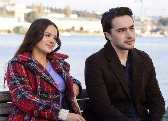 Burak Dakak y Leyla Tanlar 