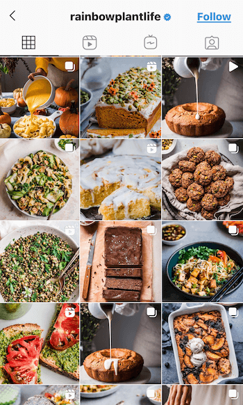 ejemplo de captura de pantalla del feed de instagram @rainbowplantlife que muestra sus alimentos veganos en tonos profundos y ricos