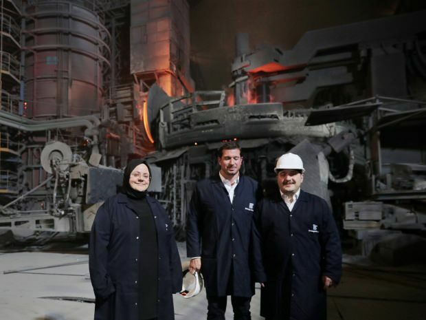 La ministra Zehra Zümrüt Selçuk y Mustafa Varank hicieron el sahur con los trabajadores